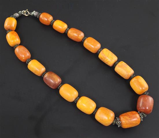 A single strand graduated amber bead necklace, 16in.